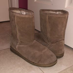 Tan winter boots
